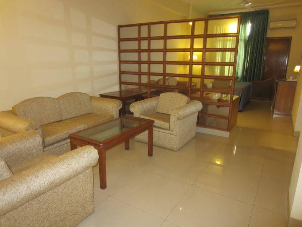 Classic residencia Haridwār Exterior foto